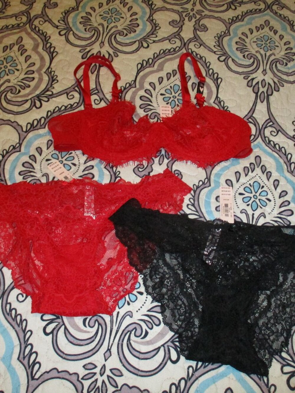 NWT  Victoria's Secret Dream Angels Lace bra 34A  & Lace Panty Cheekin XS